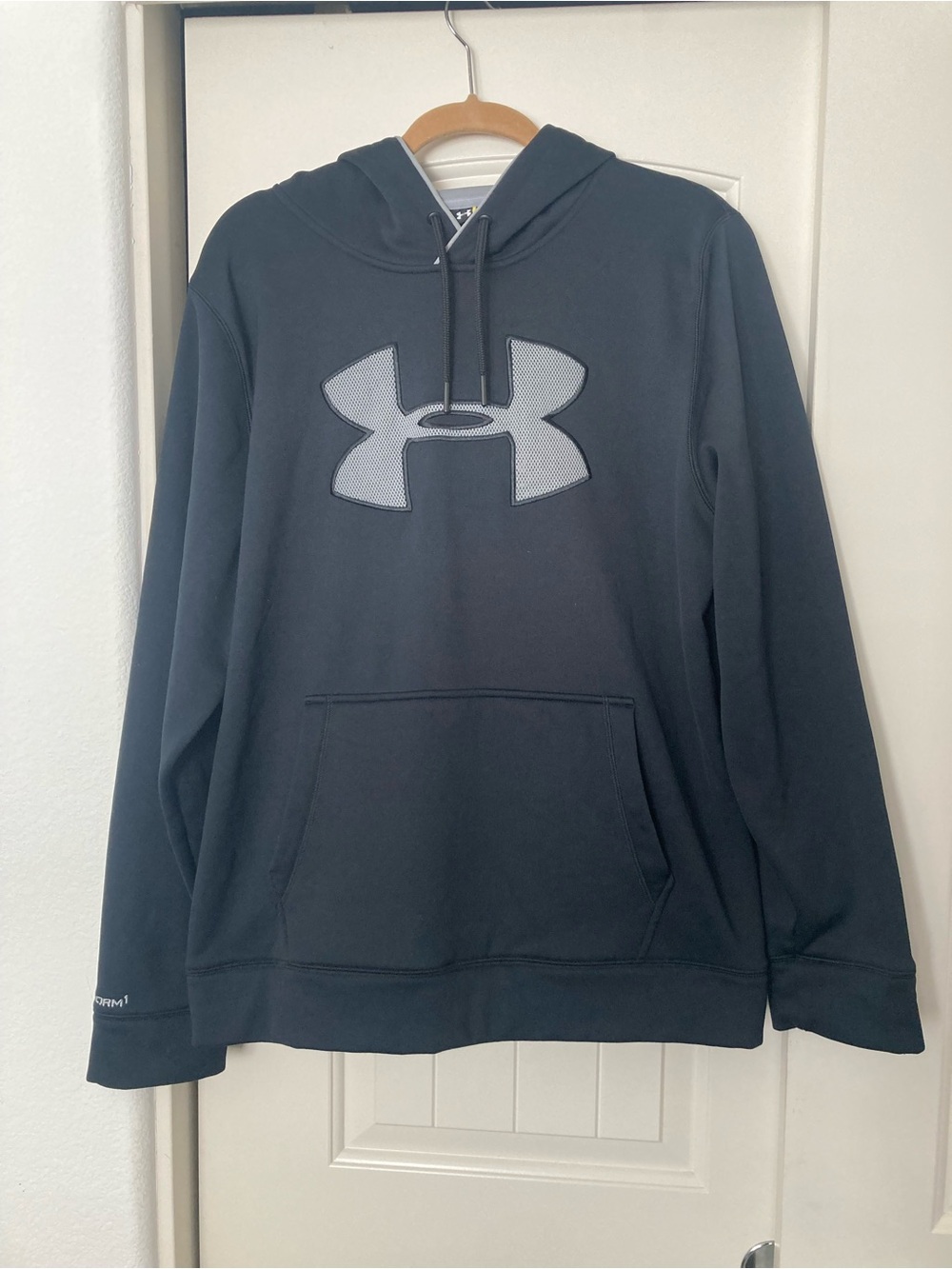 Under Armour Men's Black Hooded Logo Pullover Large